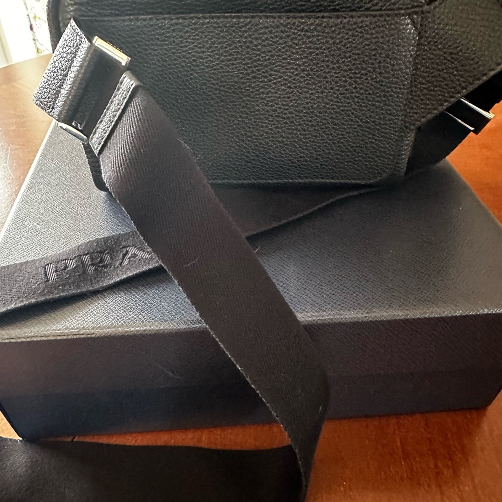 Prada Black Crossbody Bag with Adjustable Strap and Textured Leather - Picture 2 of 7
